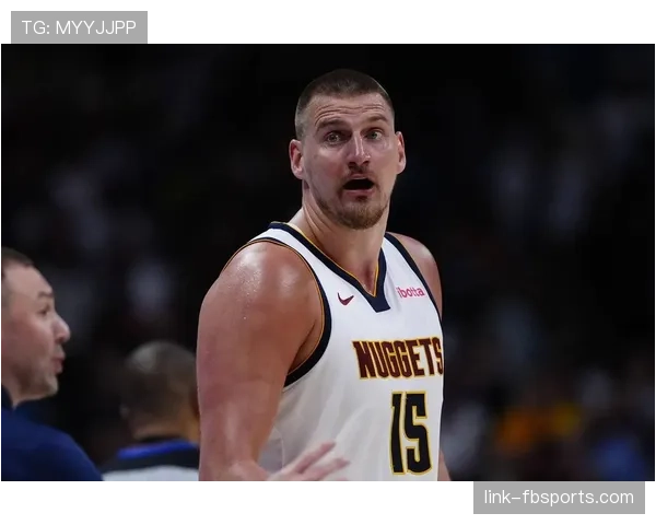 奥尼尔低位单打主导篮下，对比约基奇拉开空间差异