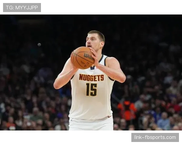 唐斯挡拆拉开空间较约基奇更靠三分得分